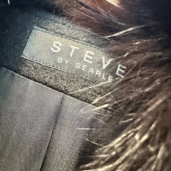 Stunning Cashmere blend dress coat with fur trim - Picture 3 of 9